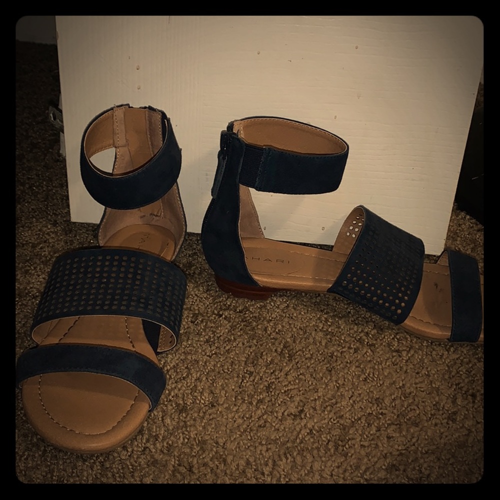 Size 8 Tahari Sandals